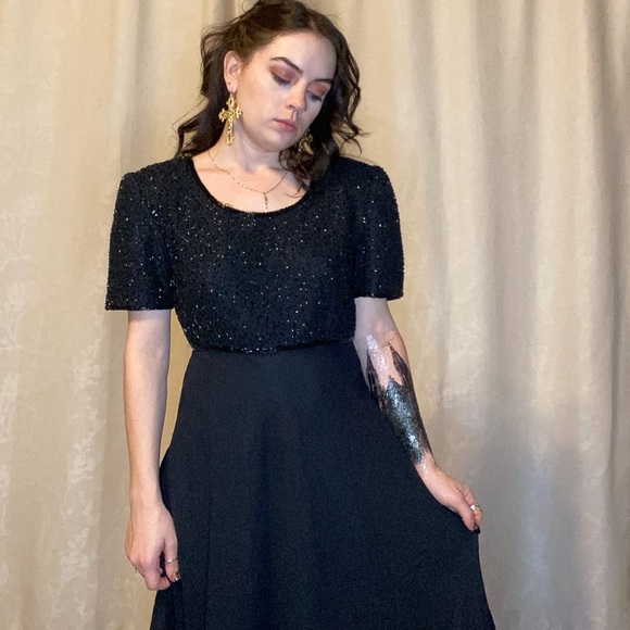 Vintage beaded dress. - Picture 3 of 10